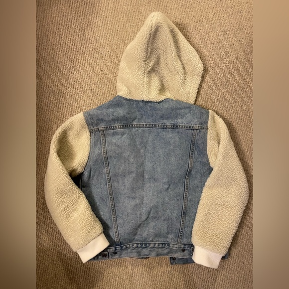 Levi’s Ex-Boyfriend Sherpa Hooded Trucker Jacket - Picture 6 of 6